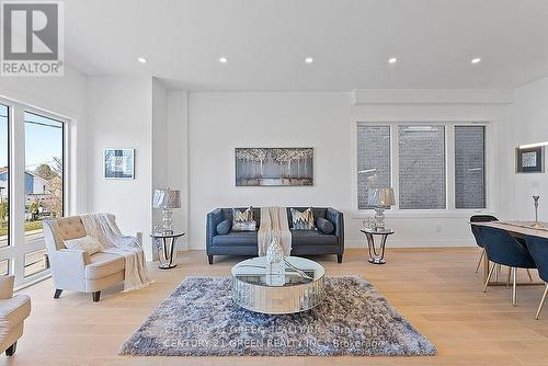 67 Bexhill Avenue, Toronto, ON - Indoor Photo Showing Living Room