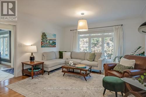 896 Lasalle Park Road, Burlington, ON - Indoor Photo Showing Living Room