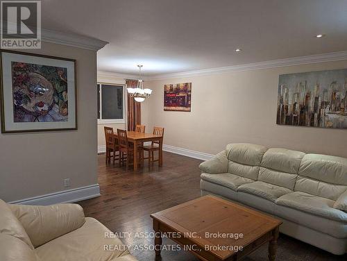 1654 Stonehaven Drive, Mississauga, ON - Indoor Photo Showing Living Room