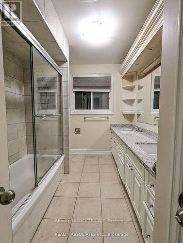 1654 Stonehaven Drive, Mississauga, ON - Indoor Photo Showing Bathroom