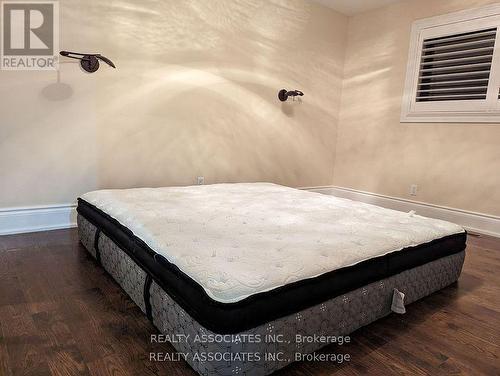 1654 Stonehaven Drive, Mississauga, ON - Indoor Photo Showing Bedroom