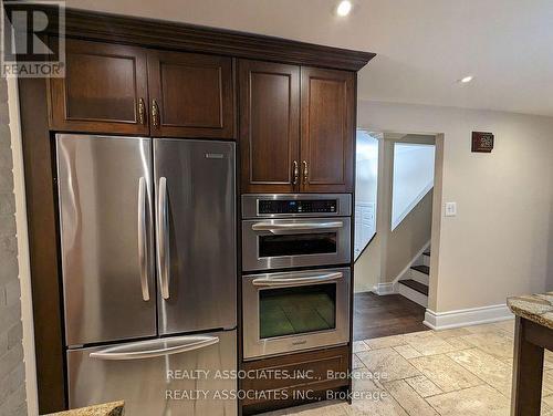 1654 Stonehaven Drive, Mississauga, ON - Indoor Photo Showing Kitchen