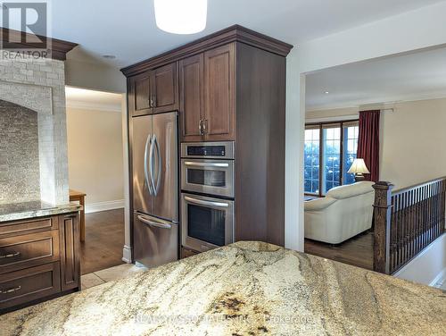 1654 Stonehaven Drive, Mississauga, ON - Indoor Photo Showing Kitchen