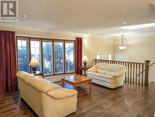 1654 Stonehaven Drive, Mississauga, ON - Indoor Photo Showing Living Room