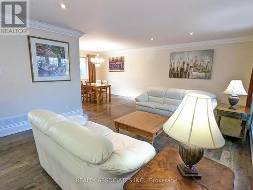 1654 Stonehaven Drive, Mississauga, ON - Indoor Photo Showing Living Room