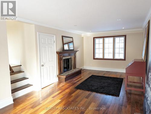 1654 Stonehaven Drive, Mississauga, ON - Indoor Photo Showing Living Room With Fireplace