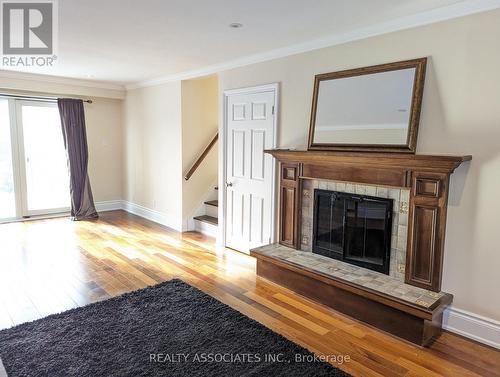 1654 Stonehaven Drive, Mississauga, ON - Indoor Photo Showing Living Room With Fireplace