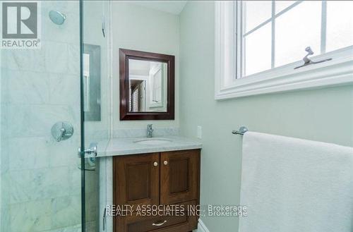 1654 Stonehaven Drive, Mississauga, ON - Indoor Photo Showing Bathroom