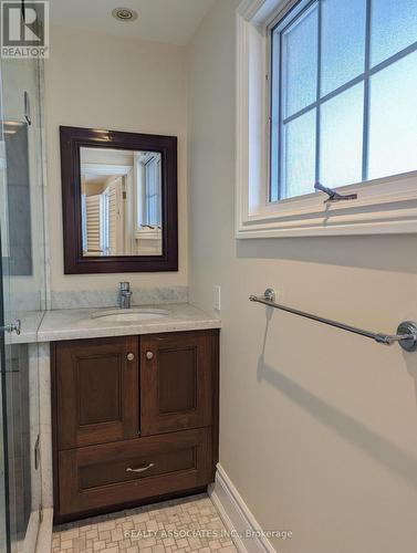 1654 Stonehaven Drive, Mississauga, ON - Indoor Photo Showing Bathroom