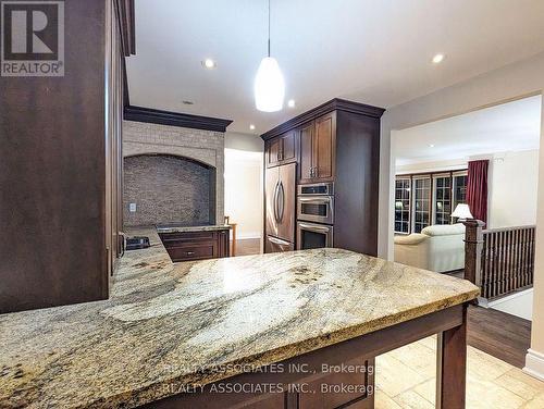 1654 Stonehaven Drive, Mississauga, ON - Indoor Photo Showing Kitchen