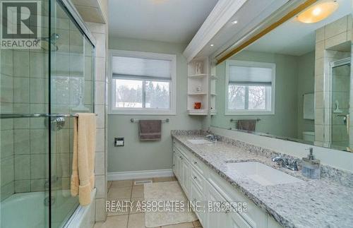 1654 Stonehaven Drive, Mississauga, ON - Indoor Photo Showing Bathroom