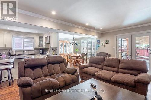 24 Spartan Avenue, Hamilton, ON - Indoor Photo Showing Living Room