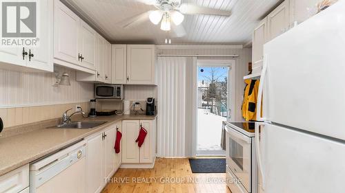 114 Price Street, London, ON - Indoor Photo Showing Kitchen