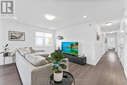 8 - 365 Tribeca Lane, Ottawa, ON - Indoor Photo Showing Living Room