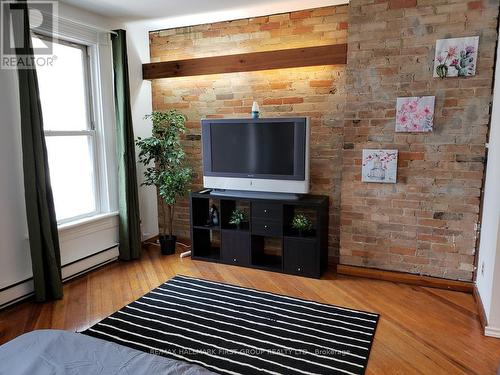 37 Mutual Street, Toronto, ON - Indoor Photo Showing Bedroom