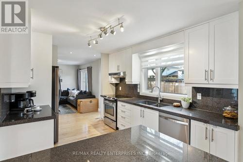 2442 Arioso Court, Mississauga, ON - Indoor Photo Showing Kitchen With Stainless Steel Kitchen With Double Sink With Upgraded Kitchen