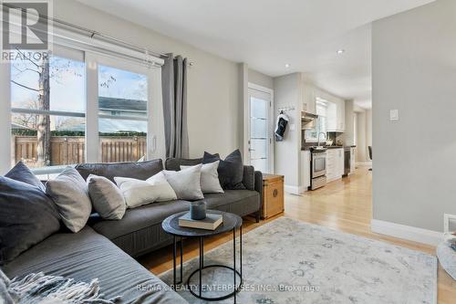 2442 Arioso Court, Mississauga, ON - Indoor Photo Showing Living Room