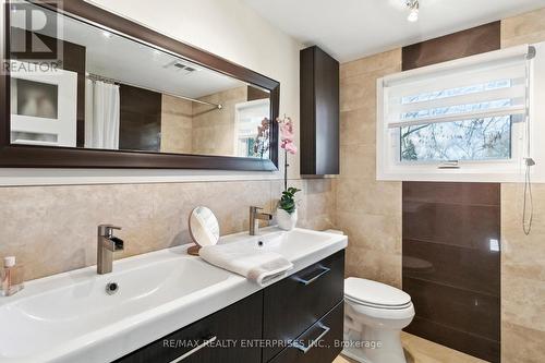 2442 Arioso Court, Mississauga, ON - Indoor Photo Showing Bathroom