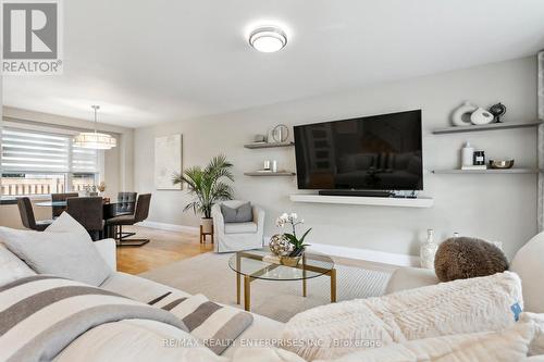 2442 Arioso Court, Mississauga, ON - Indoor Photo Showing Living Room