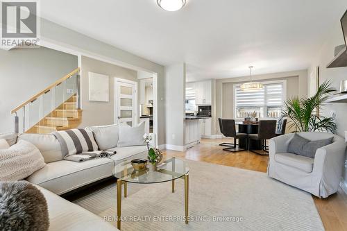 2442 Arioso Court, Mississauga, ON - Indoor Photo Showing Living Room