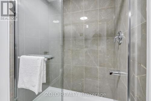 371 Burnett Avenue, Cambridge, ON - Indoor Photo Showing Bathroom