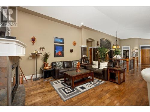 603 Arbor View Drive, Kelowna, BC - Indoor Photo Showing Living Room