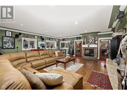 603 Arbor View Drive, Kelowna, BC - Indoor Photo Showing Living Room