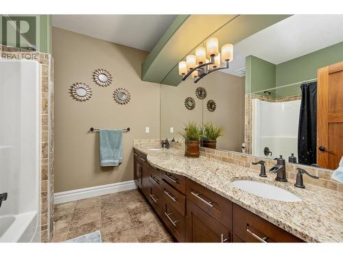 603 Arbor View Drive, Kelowna, BC - Indoor Photo Showing Bathroom