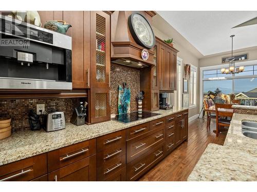 603 Arbor View Drive, Kelowna, BC - Indoor Photo Showing Kitchen With Double Sink