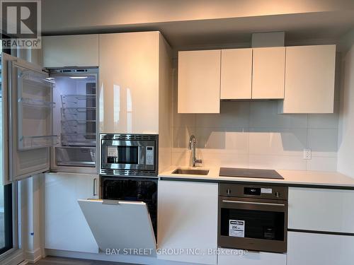 2020 - 234 Simcoe Street, Toronto, ON - Indoor Photo Showing Kitchen