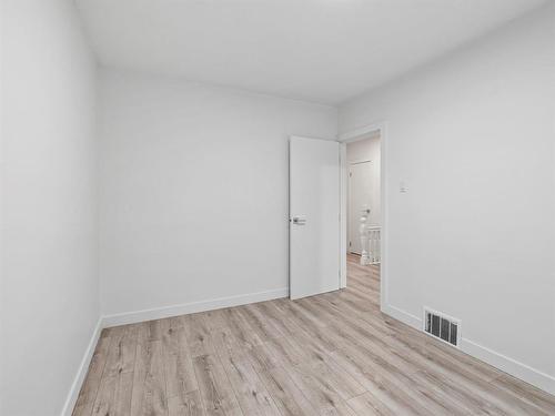 606 Mcmillan Avenue, Winnipeg, MB - Indoor Photo Showing Other Room