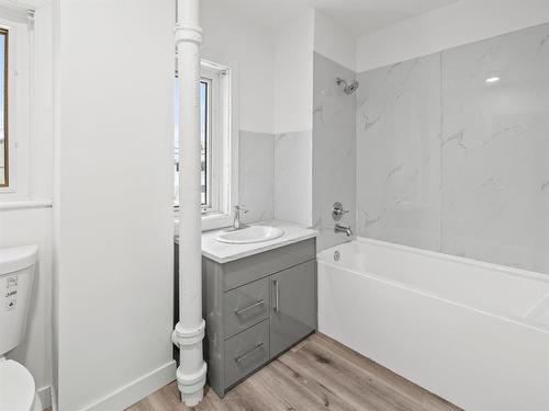 606 Mcmillan Avenue, Winnipeg, MB - Indoor Photo Showing Bathroom