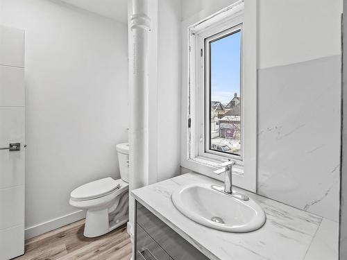 606 Mcmillan Avenue, Winnipeg, MB - Indoor Photo Showing Bathroom