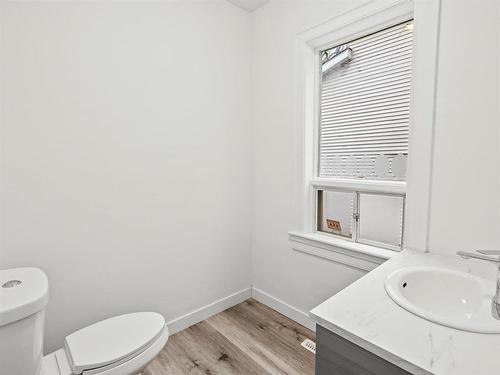 606 Mcmillan Avenue, Winnipeg, MB - Indoor Photo Showing Bathroom