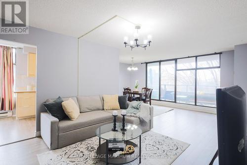 501 - 135 Marlee Avenue, Toronto, ON - Indoor Photo Showing Living Room