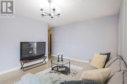 501 - 135 Marlee Avenue, Toronto, ON - Indoor Photo Showing Living Room