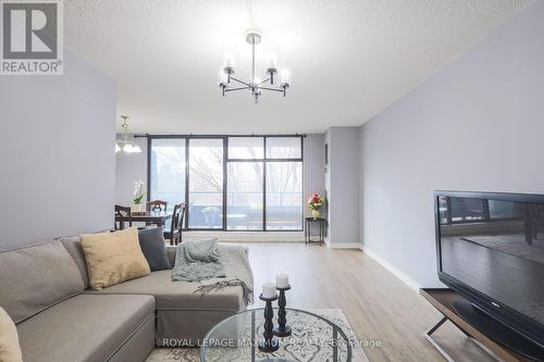 501 - 135 Marlee Avenue, Toronto, ON - Indoor Photo Showing Living Room