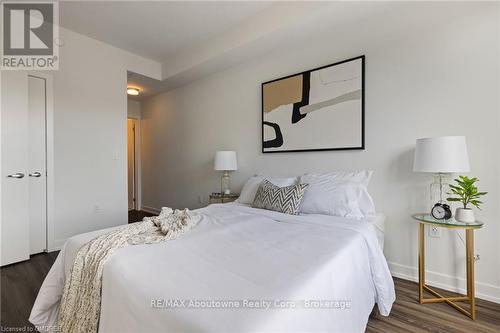 16 - 3562 Colonial Drive, Mississauga (Erin Mills), ON - Indoor Photo Showing Bedroom