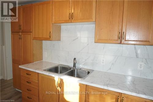 25 Lillian Street, Fort Erie (333 - Lakeshore), ON - Indoor Photo Showing Kitchen With Double Sink