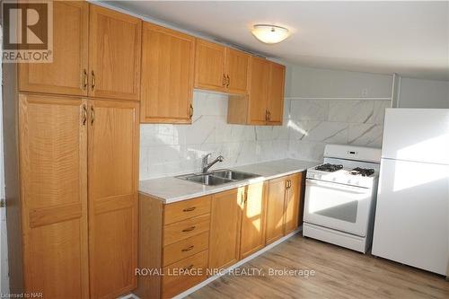 25 Lillian Street, Fort Erie (333 - Lakeshore), ON - Indoor Photo Showing Kitchen With Double Sink