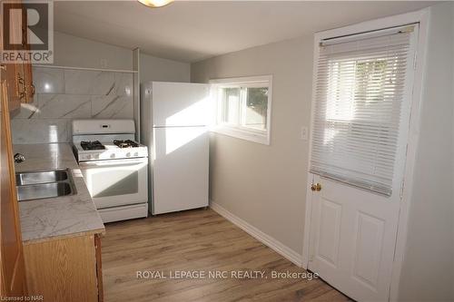 25 Lillian Street, Fort Erie (333 - Lakeshore), ON - Indoor Photo Showing Kitchen With Double Sink