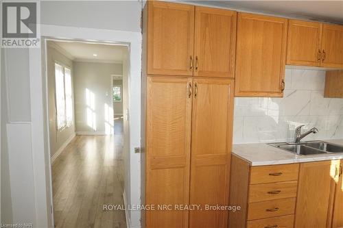 25 Lillian Street, Fort Erie (333 - Lakeshore), ON - Indoor Photo Showing Kitchen With Double Sink