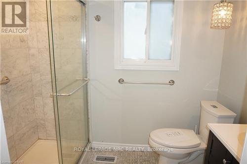 25 Lillian Street, Fort Erie (333 - Lakeshore), ON - Indoor Photo Showing Bathroom