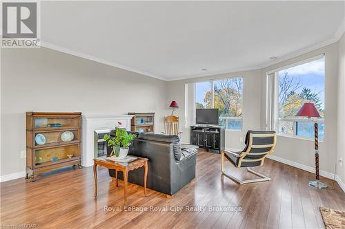 311 - 60 Wyndham Street S, Guelph (Two Rivers), ON - Indoor Photo Showing Living Room