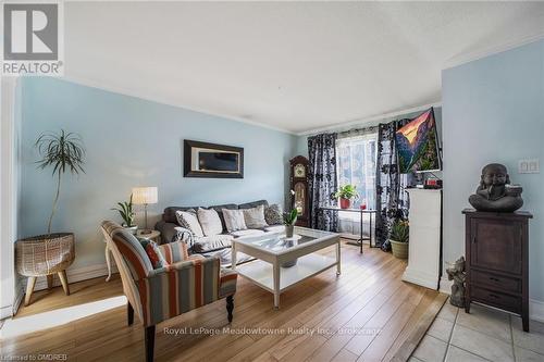 11 - 1110 Garth Street, Hamilton (Rolston), ON - Indoor Photo Showing Living Room