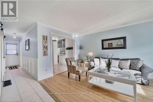 11 - 1110 Garth Street, Hamilton (Rolston), ON - Indoor Photo Showing Living Room