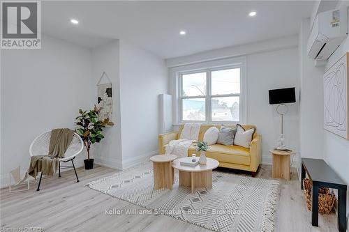 C-204 - 1083 Main Street E, Hamilton (Crown Point), ON - Indoor Photo Showing Living Room