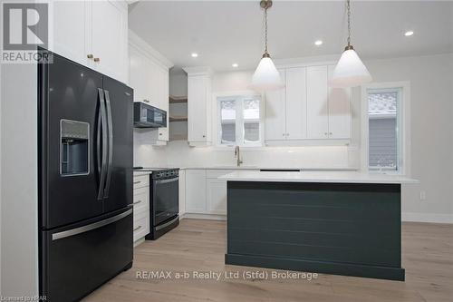 7 Nelson Street, West Perth (Mitchell), ON - Indoor Photo Showing Kitchen With Upgraded Kitchen