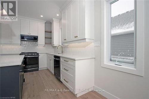 7 Nelson Street, West Perth (Mitchell), ON - Indoor Photo Showing Kitchen With Upgraded Kitchen