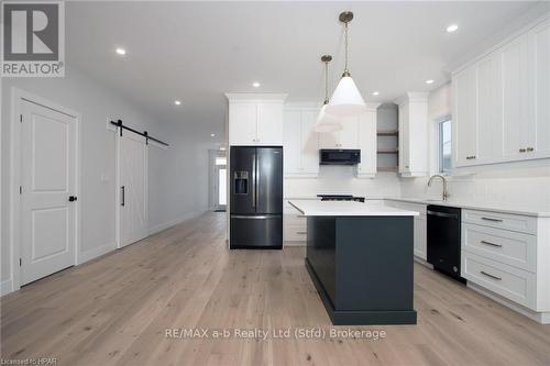 7 Nelson Street, West Perth (Mitchell), ON - Indoor Photo Showing Kitchen With Upgraded Kitchen